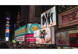 Jak prawidłowo mocować banery i jakiego sprzętu do tego używać?