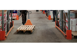 Podnoszenie towaru na palecie - jak zrobić to dobrze?